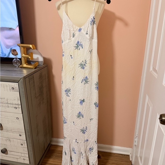 Princess Polly Sing Along Maxi Dress White/Blue Floral Sz 2 - Picture 3 of 7